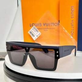 Picture of Louis Vuitton Sunglasses _SKUfw79398954fw